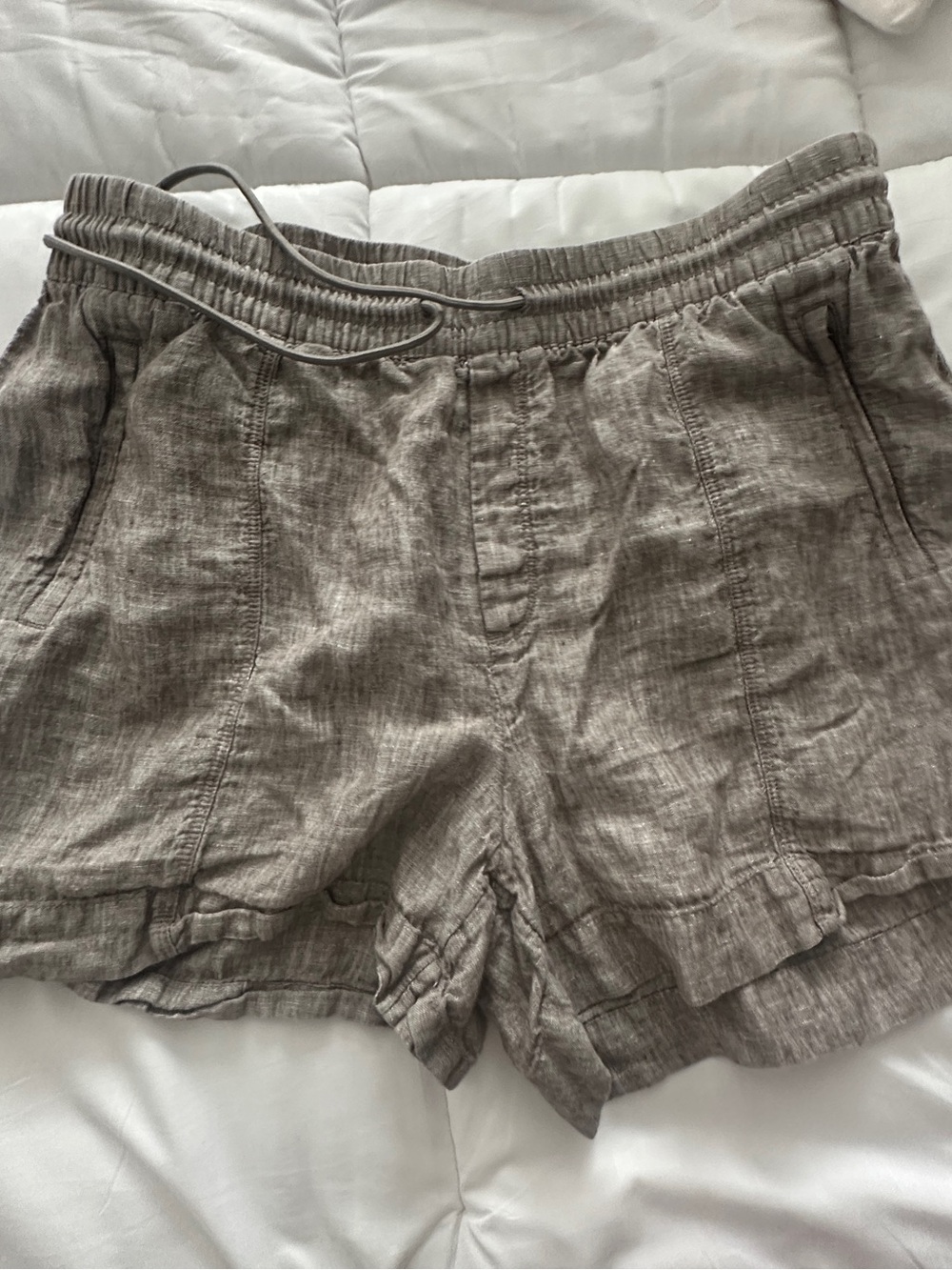 Athleta Lightweight Linen-Blend Drawstring Shorts in Taupe